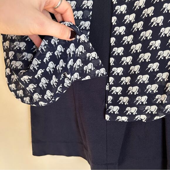 CAbi Navy/White Elephant Pattern Stretchy Waist Short Sleeve Blouse Size Small - Picture 9 of 13
